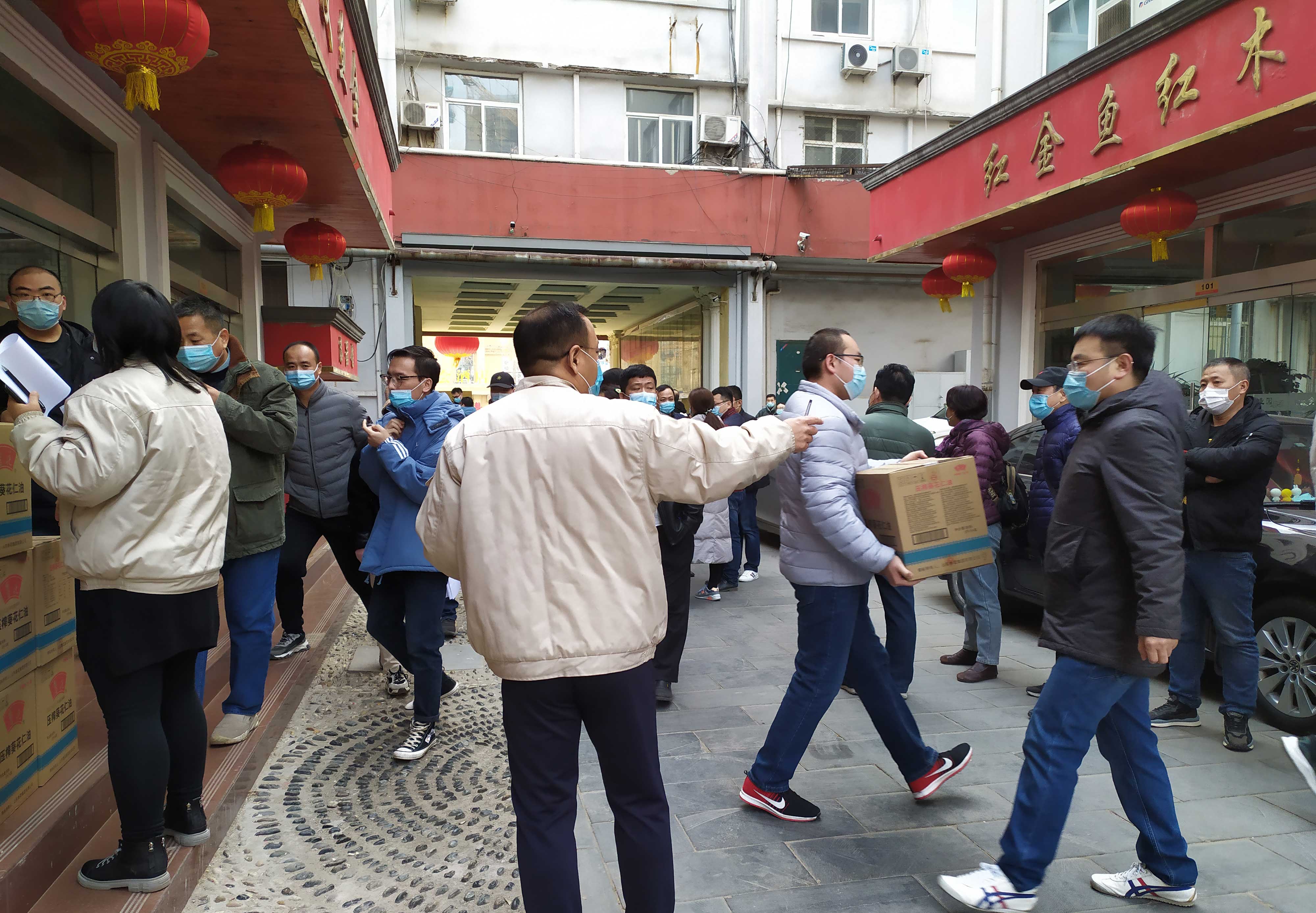 迎春节，送祝福，暖人心，厂工会发放春节慰问品(图1)