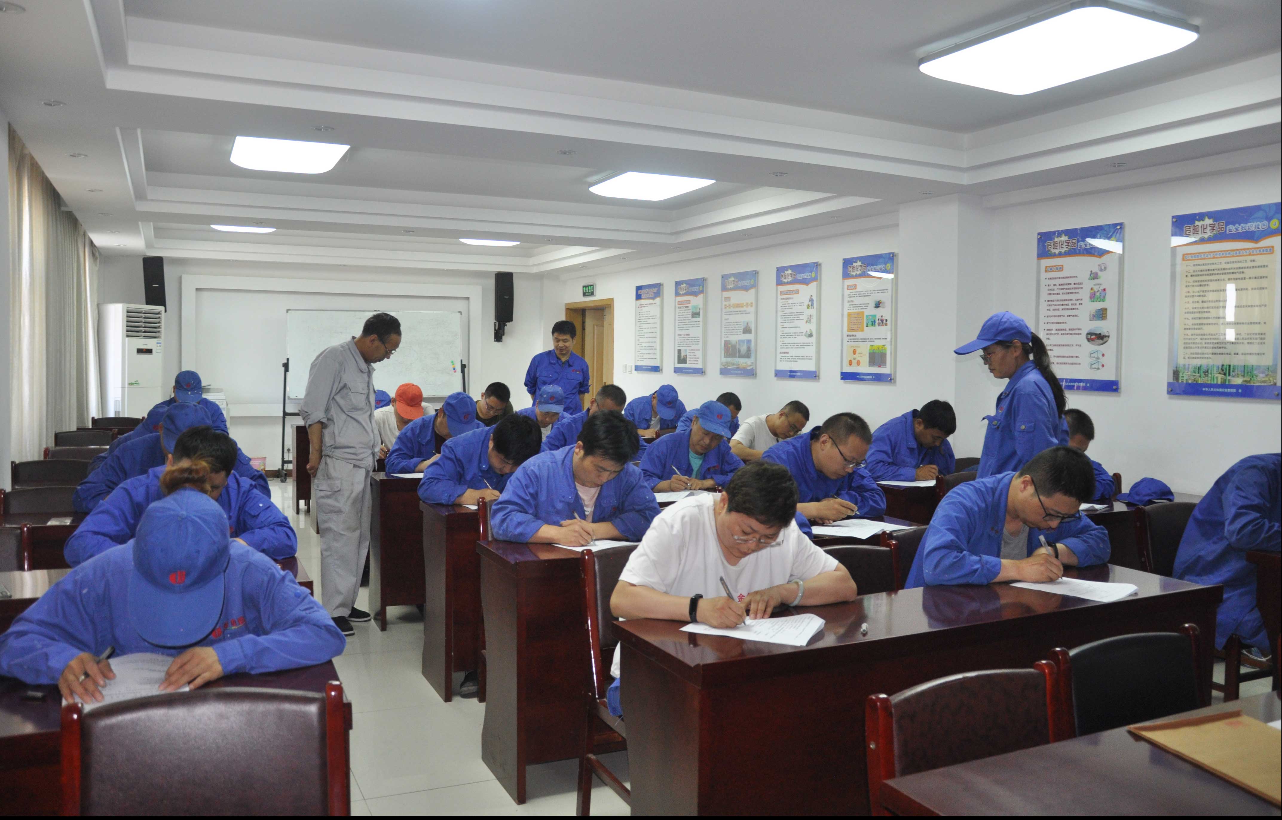 比出过硬本领 赛出工匠精神 ——石家庄市化工医药工会调色师（工种）职工职业技能竞赛纪实(图6)